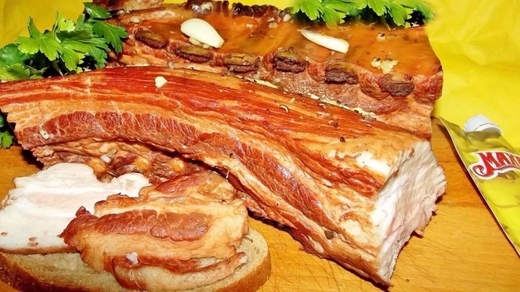 Как приготовить вкусную грудинку из свинины в духовке: простые рецепты и секреты приготовления